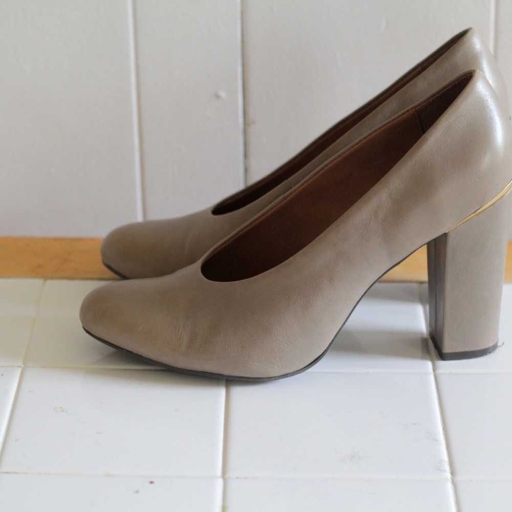 Nicole Leather Pumps, Banyan, 6 1/2 M in a classic taupe color with gold trim